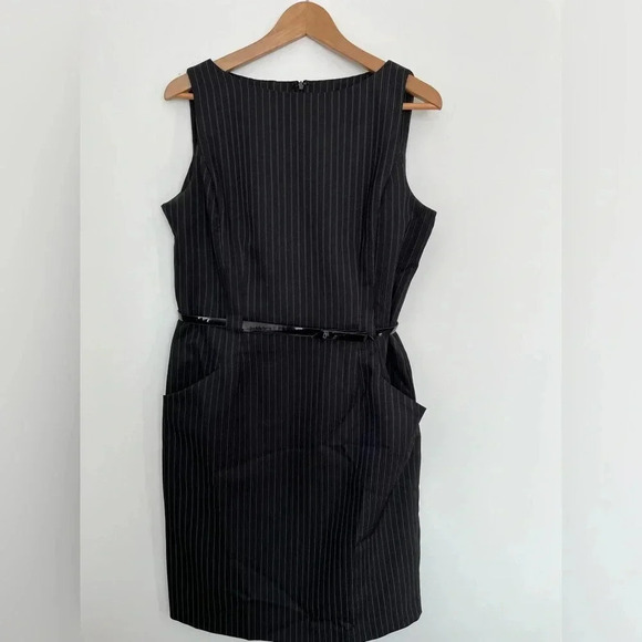 Shelby& Palmer dress with pockets and adjustable belt size 12 - Picture 2 of 10